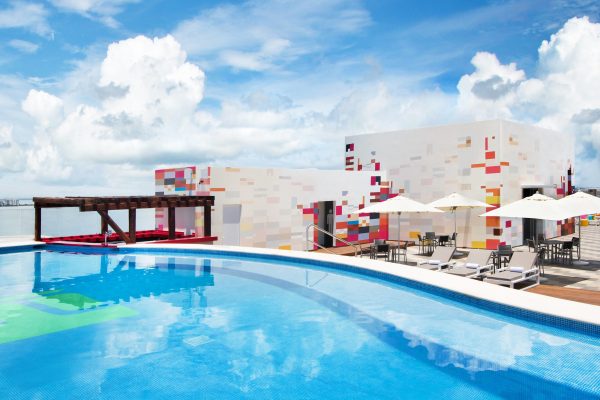 Aloft Hotel - Splash Pool (cunal-splash-pool-9848-hor-wide)